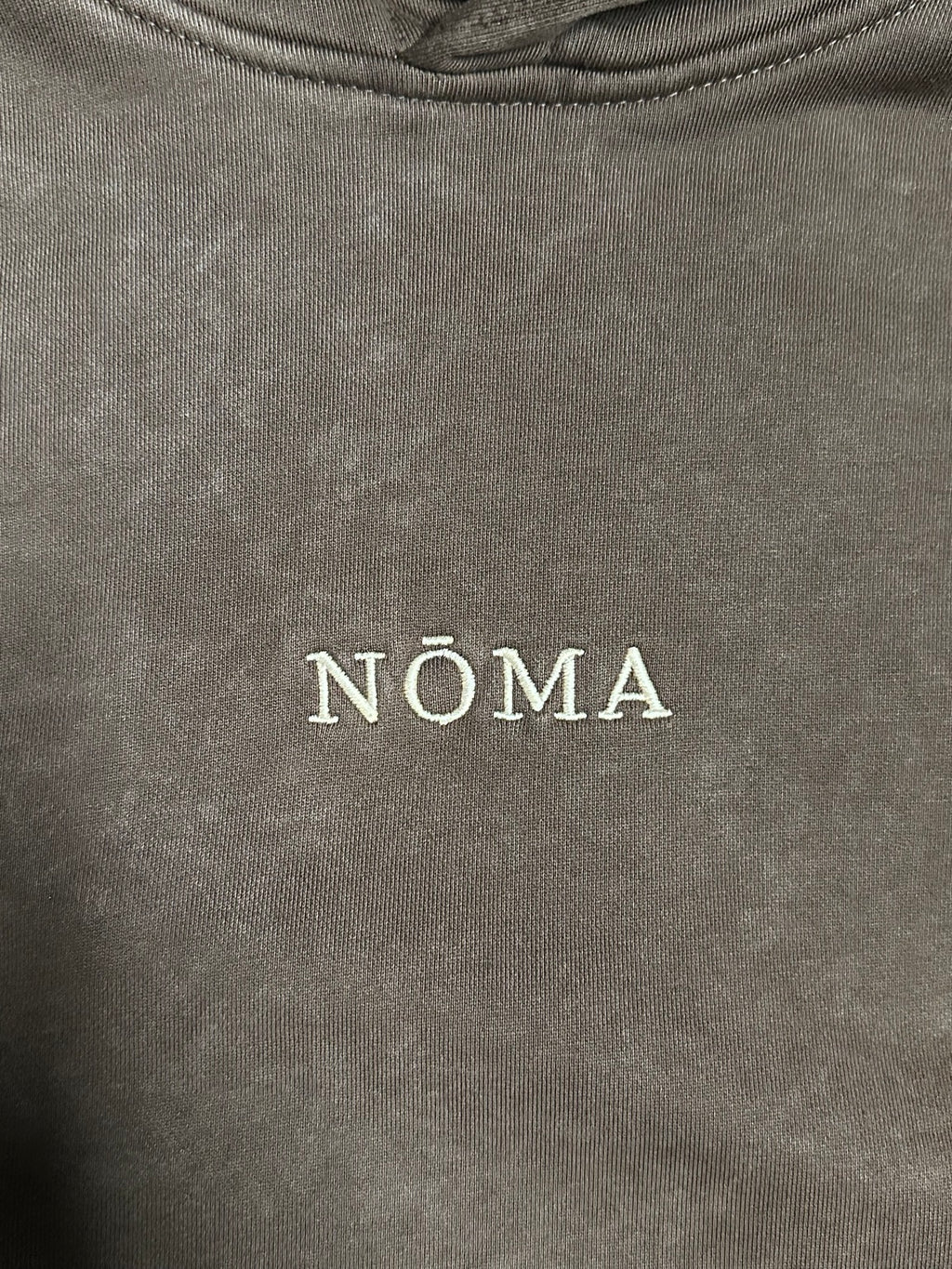NŌMA – haft na piersi
